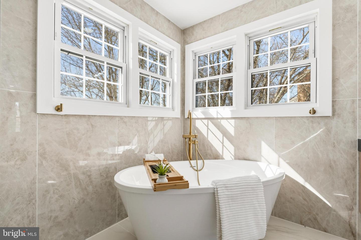 12011 MEADOWVILLE CT, HERNDON, Virginia 20170, 6 Bedrooms Bedrooms, ,3 BathroomsBathrooms,Residential,For sale,12011 MEADOWVILLE CT,VAFX2293858 MLS # VAFX2293858