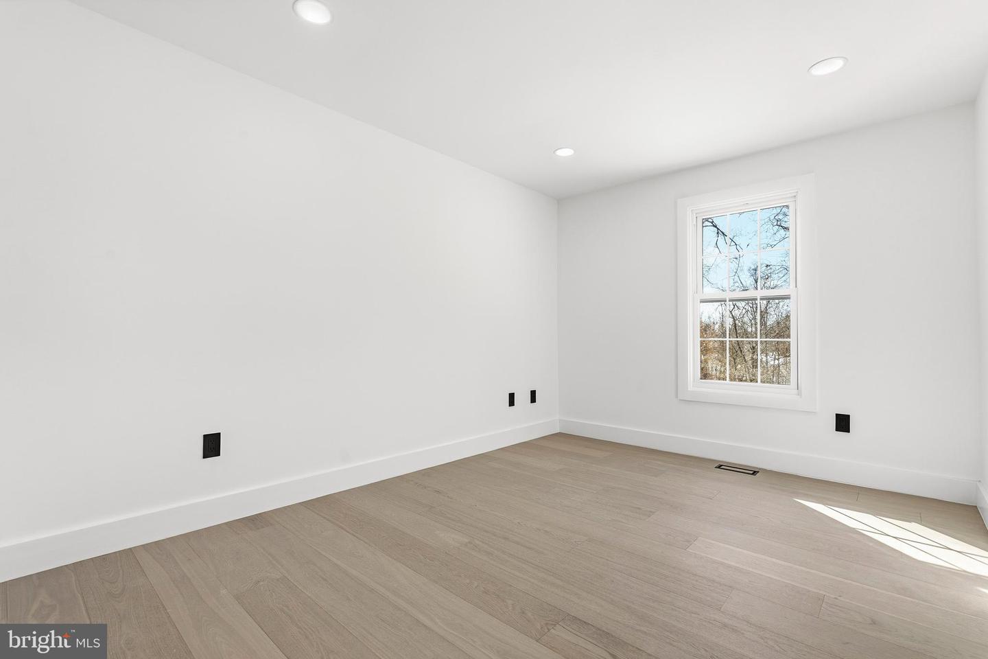 12011 MEADOWVILLE CT, HERNDON, Virginia 20170, 6 Bedrooms Bedrooms, ,3 BathroomsBathrooms,Residential,For sale,12011 MEADOWVILLE CT,VAFX2293858 MLS # VAFX2293858