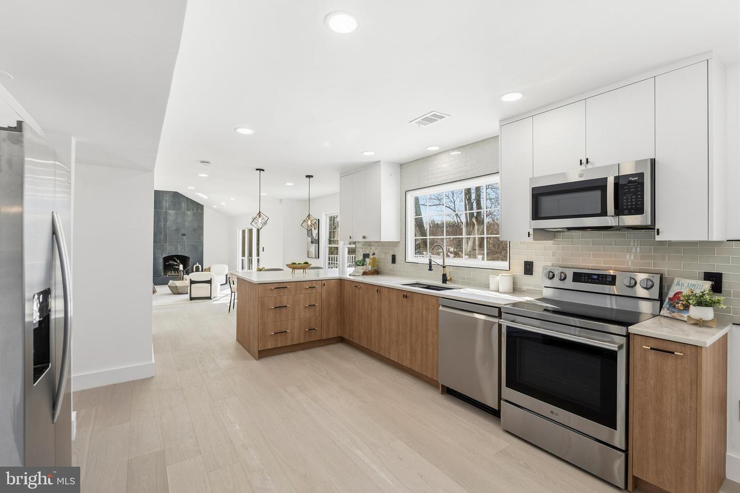 12011 MEADOWVILLE CT, HERNDON, Virginia 20170, 6 Bedrooms Bedrooms, ,3 BathroomsBathrooms,Residential,For sale,12011 MEADOWVILLE CT,VAFX2293858 MLS # VAFX2293858