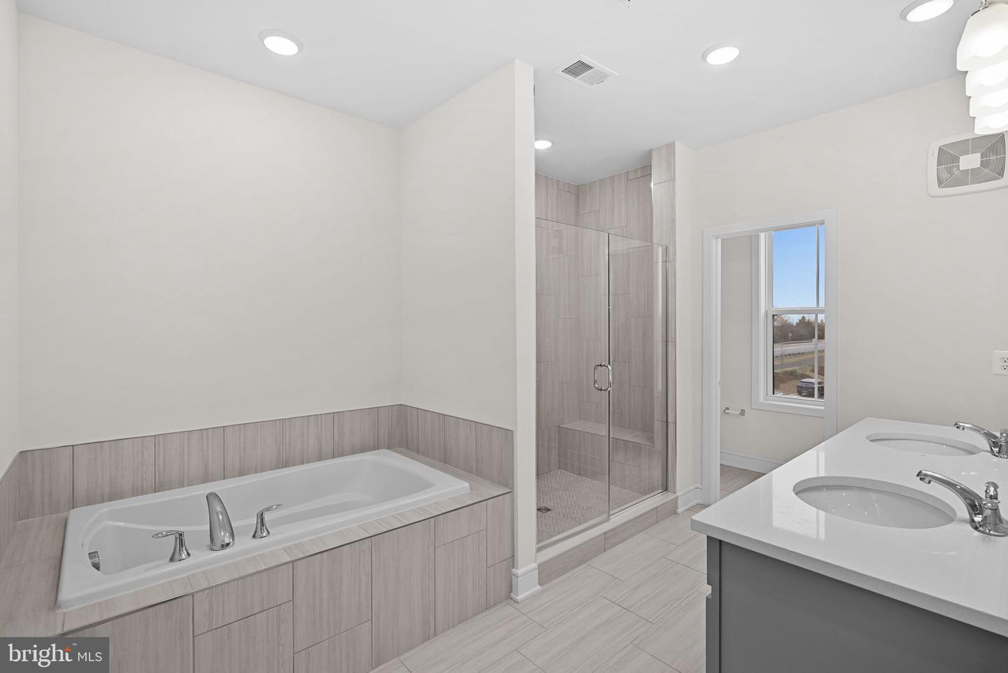 43406 FARRINGDON SQ, BROADLANDS, Virginia 20148, 3 Bedrooms Bedrooms, ,2 BathroomsBathrooms,Residential,For sale,43406 FARRINGDON SQ,VALO2117270 MLS # VALO2117270