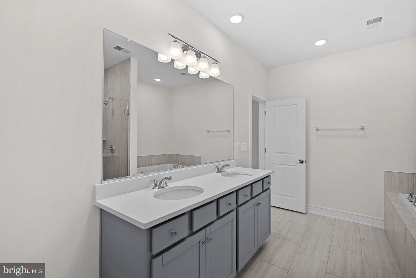 43406 FARRINGDON SQ, BROADLANDS, Virginia 20148, 3 Bedrooms Bedrooms, ,2 BathroomsBathrooms,Residential,For sale,43406 FARRINGDON SQ,VALO2117270 MLS # VALO2117270