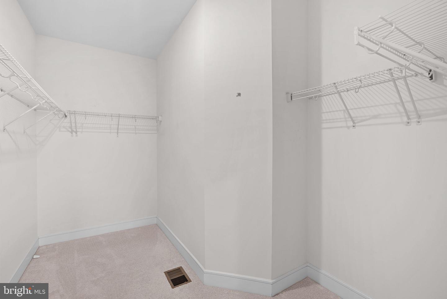 43406 FARRINGDON SQ, BROADLANDS, Virginia 20148, 3 Bedrooms Bedrooms, ,2 BathroomsBathrooms,Residential,For sale,43406 FARRINGDON SQ,VALO2117270 MLS # VALO2117270