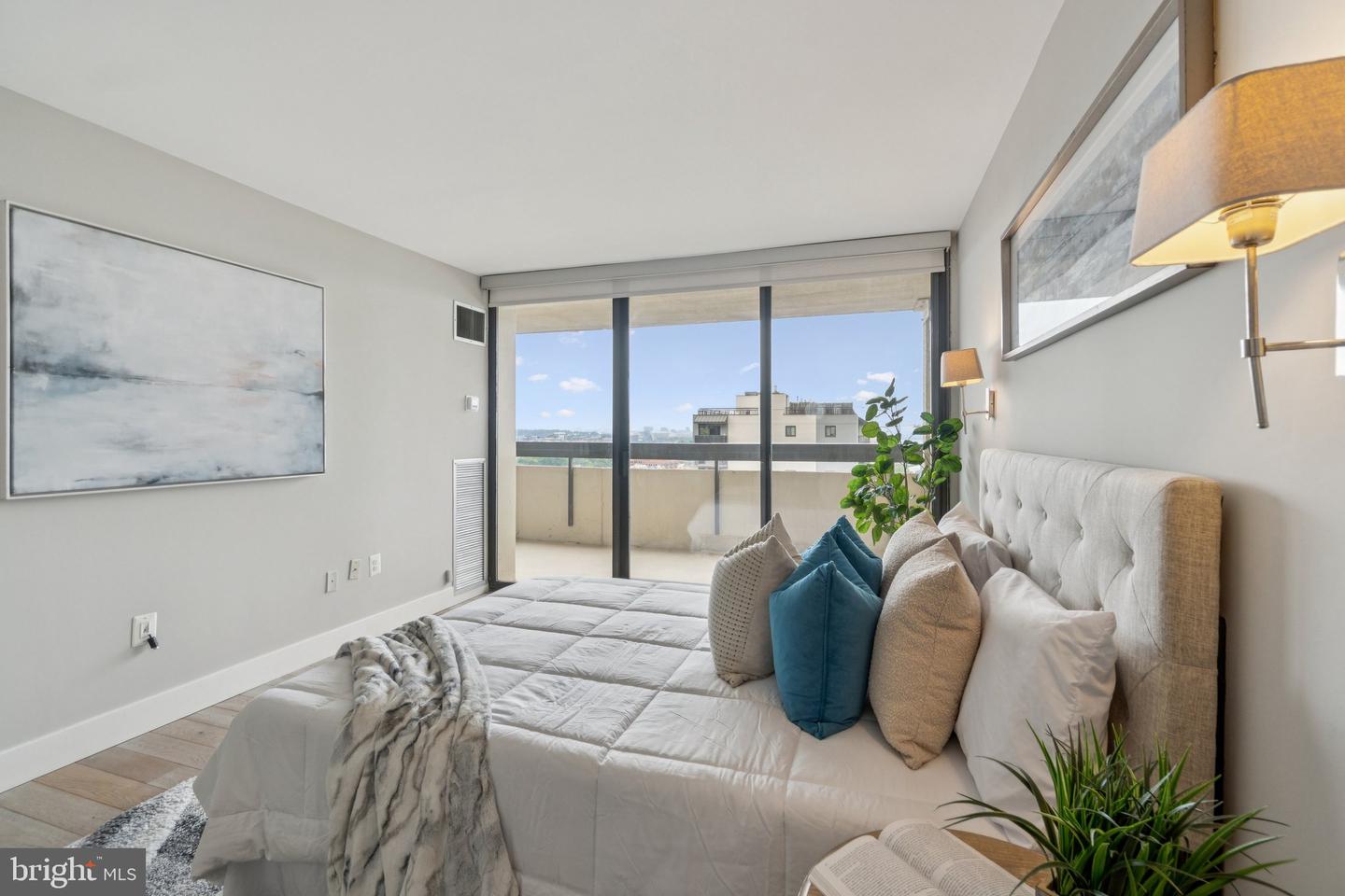 400 MADISON ST #1607, ALEXANDRIA, Virginia 22314, 2 Bedrooms Bedrooms, ,2 BathroomsBathrooms,Residential,For sale,400 MADISON ST #1607,VAAX2054728 MLS # VAAX2054728