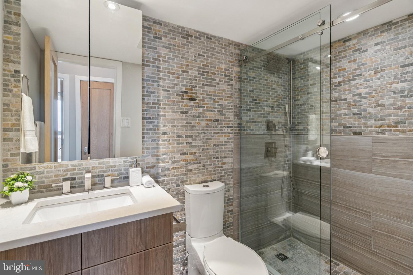 400 MADISON ST #1607, ALEXANDRIA, Virginia 22314, 2 Bedrooms Bedrooms, ,2 BathroomsBathrooms,Residential,For sale,400 MADISON ST #1607,VAAX2054728 MLS # VAAX2054728