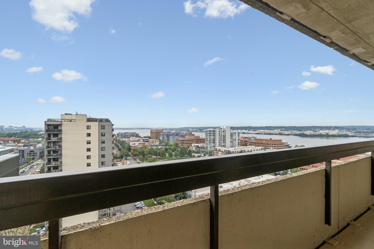 400 MADISON ST #1607, ALEXANDRIA, Virginia 22314, 2 Bedrooms Bedrooms, ,2 BathroomsBathrooms,Residential,For sale,400 MADISON ST #1607,VAAX2054728 MLS # VAAX2054728