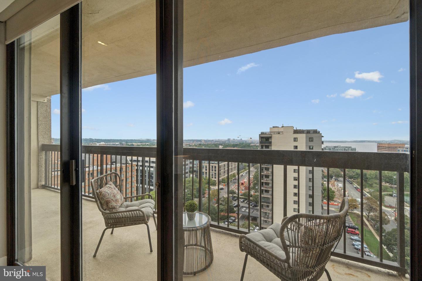 400 MADISON ST #1607, ALEXANDRIA, Virginia 22314, 2 Bedrooms Bedrooms, ,2 BathroomsBathrooms,Residential,For sale,400 MADISON ST #1607,VAAX2054728 MLS # VAAX2054728