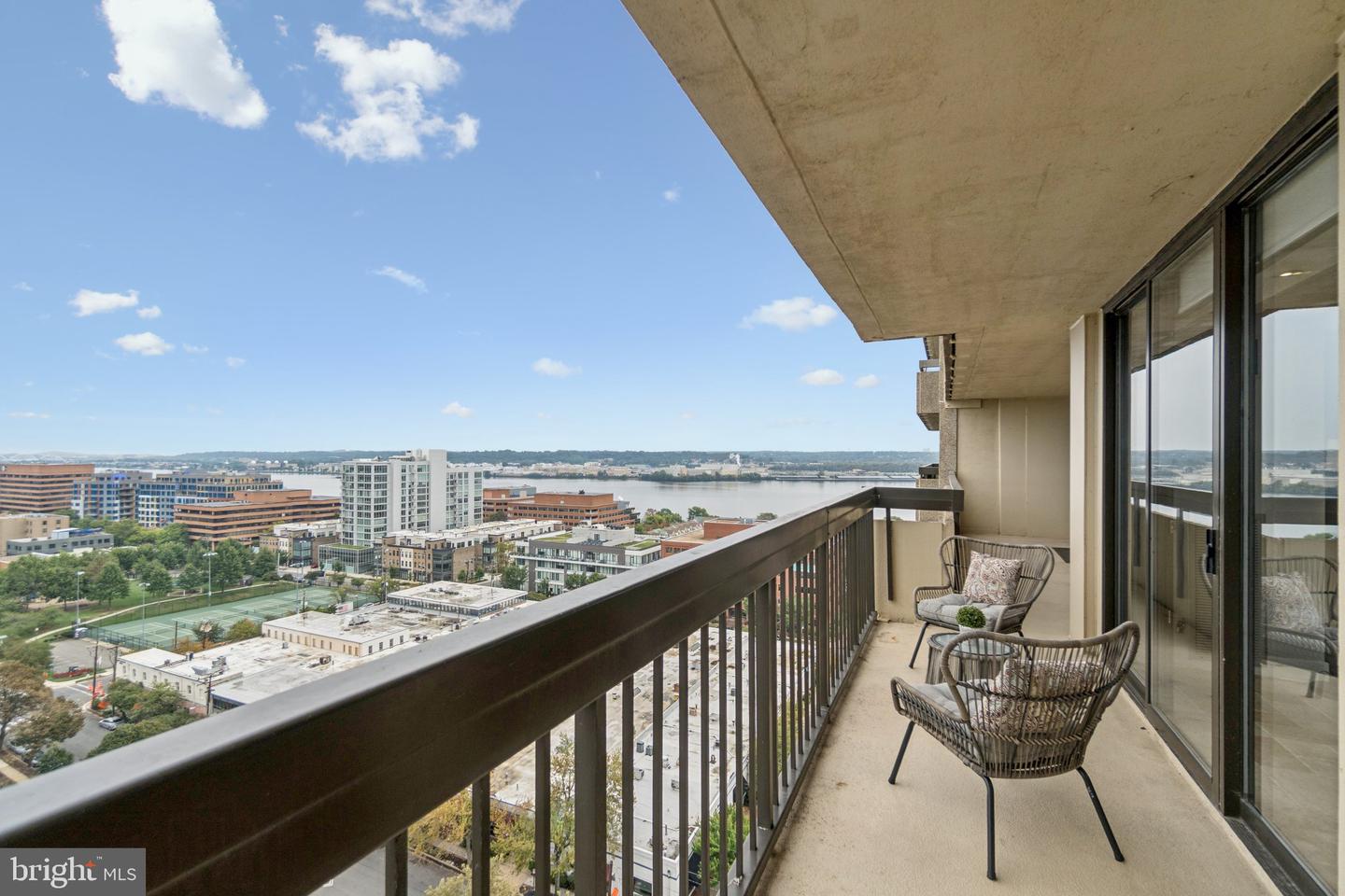 400 MADISON ST #1607, ALEXANDRIA, Virginia 22314, 2 Bedrooms Bedrooms, ,2 BathroomsBathrooms,Residential,For sale,400 MADISON ST #1607,VAAX2054728 MLS # VAAX2054728