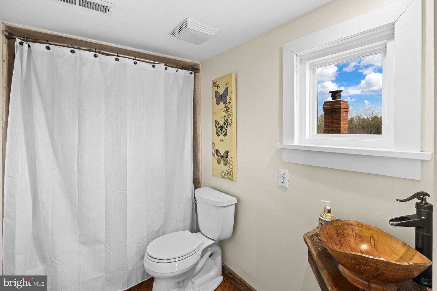 1815 COUNTRY RD, BEAVERDAM, Virginia 23015, 3 Bedrooms Bedrooms, ,2 BathroomsBathrooms,Farm,For sale,1815 COUNTRY RD,VACV2009574 MLS # VACV2009574