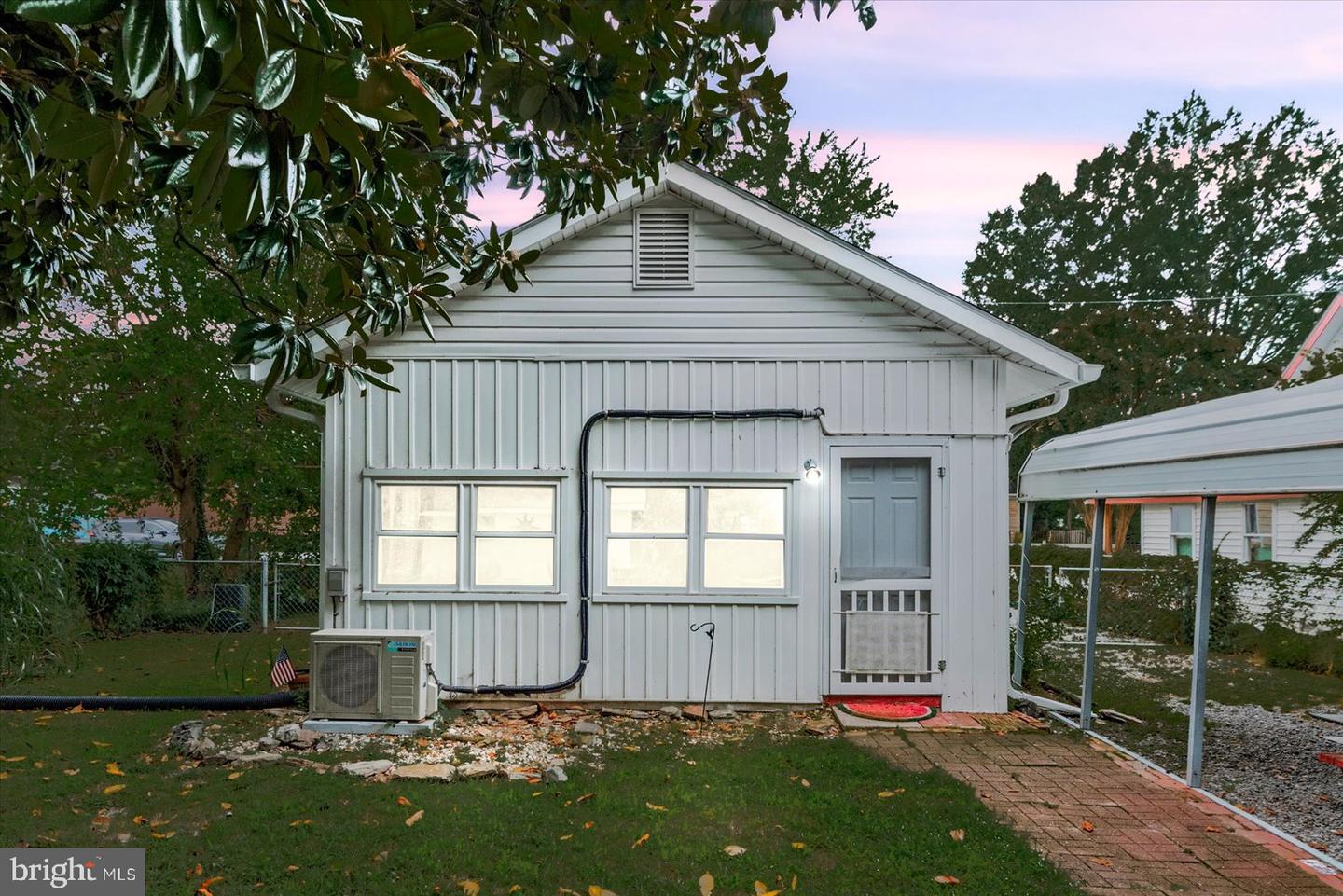 209 HAWTHORNE ST, COLONIAL BEACH, Virginia 22443, 4 Bedrooms Bedrooms, ,2 BathroomsBathrooms,Residential,For sale,209 HAWTHORNE ST,VAWE2009626 MLS # VAWE2009626