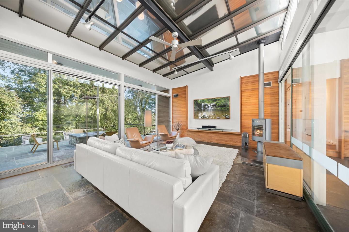 2533 N RIDGEVIEW RD, ARLINGTON, Virginia 22207, 6 Bedrooms Bedrooms, ,5 BathroomsBathrooms,Residential,For sale,2533 N RIDGEVIEW RD,VAAR2063684 MLS # VAAR2063684