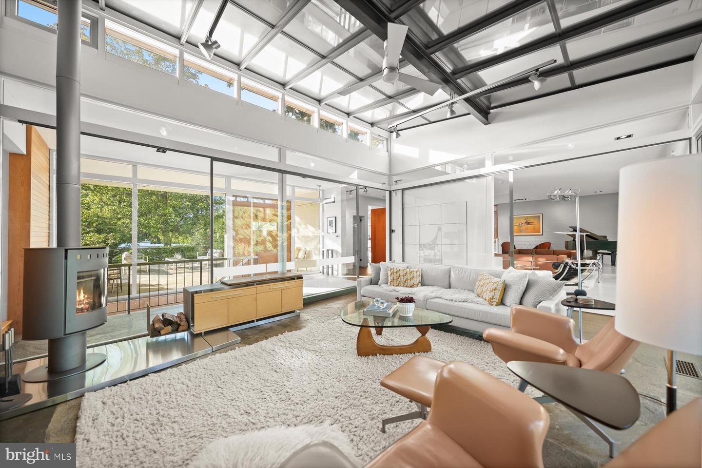 2533 N RIDGEVIEW RD, ARLINGTON, Virginia 22207, 6 Bedrooms Bedrooms, ,5 BathroomsBathrooms,Residential,For sale,2533 N RIDGEVIEW RD,VAAR2063684 MLS # VAAR2063684