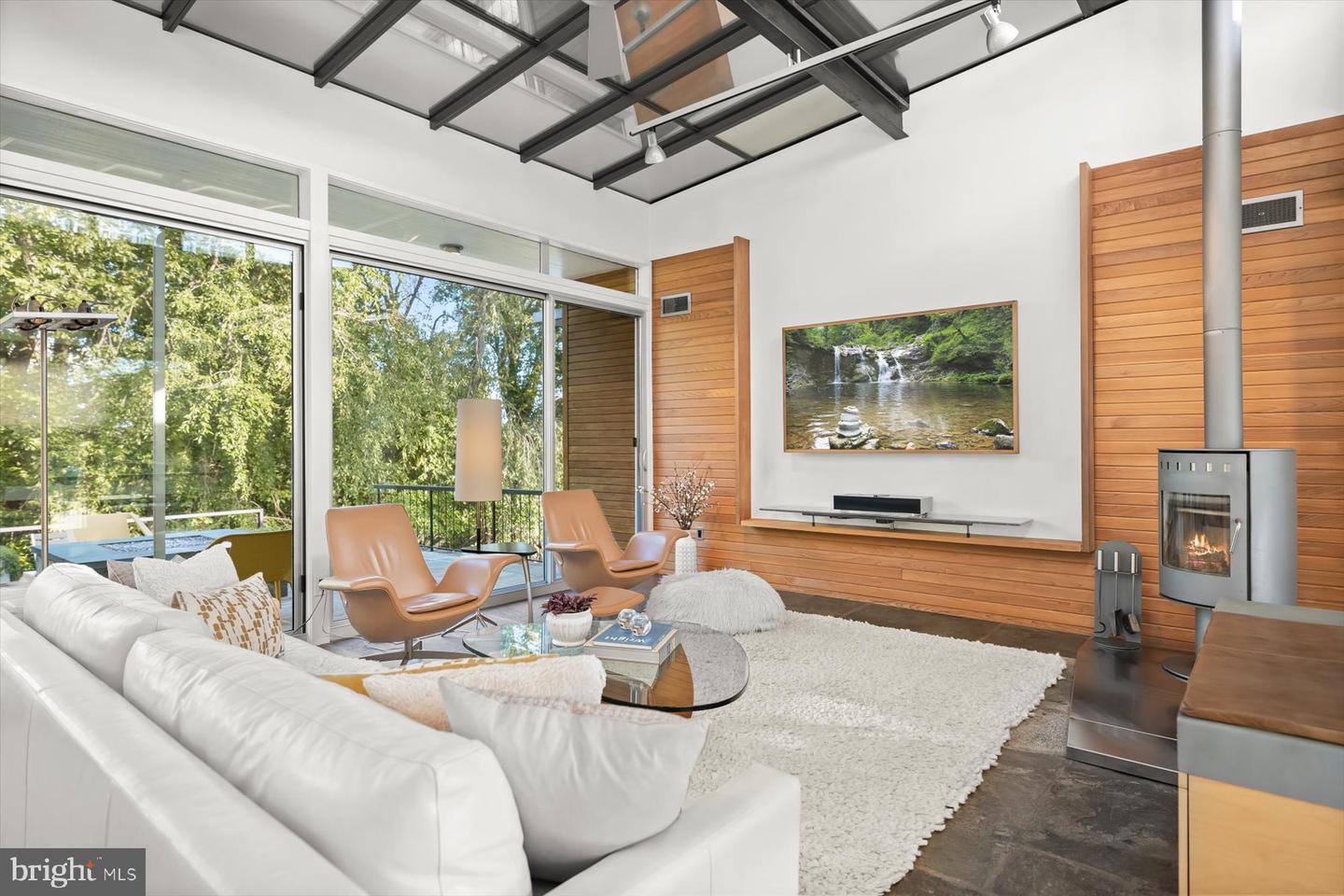 2533 N RIDGEVIEW RD, ARLINGTON, Virginia 22207, 6 Bedrooms Bedrooms, ,5 BathroomsBathrooms,Residential,For sale,2533 N RIDGEVIEW RD,VAAR2063684 MLS # VAAR2063684