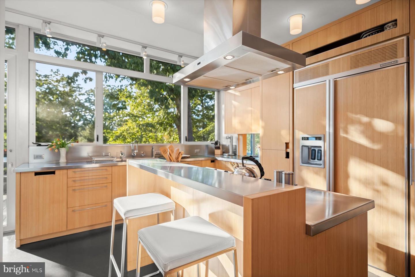 2533 N RIDGEVIEW RD, ARLINGTON, Virginia 22207, 6 Bedrooms Bedrooms, ,5 BathroomsBathrooms,Residential,For sale,2533 N RIDGEVIEW RD,VAAR2063684 MLS # VAAR2063684