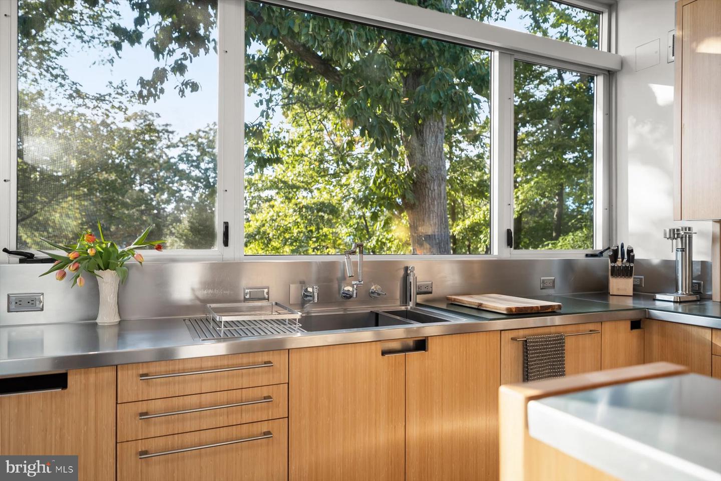 2533 N RIDGEVIEW RD, ARLINGTON, Virginia 22207, 6 Bedrooms Bedrooms, ,5 BathroomsBathrooms,Residential,For sale,2533 N RIDGEVIEW RD,VAAR2063684 MLS # VAAR2063684