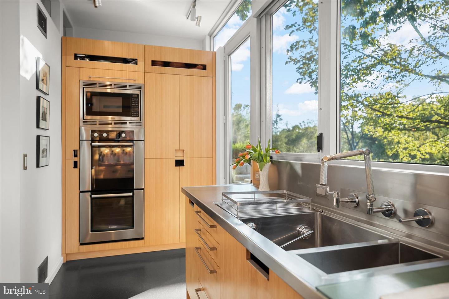 2533 N RIDGEVIEW RD, ARLINGTON, Virginia 22207, 6 Bedrooms Bedrooms, ,5 BathroomsBathrooms,Residential,For sale,2533 N RIDGEVIEW RD,VAAR2063684 MLS # VAAR2063684