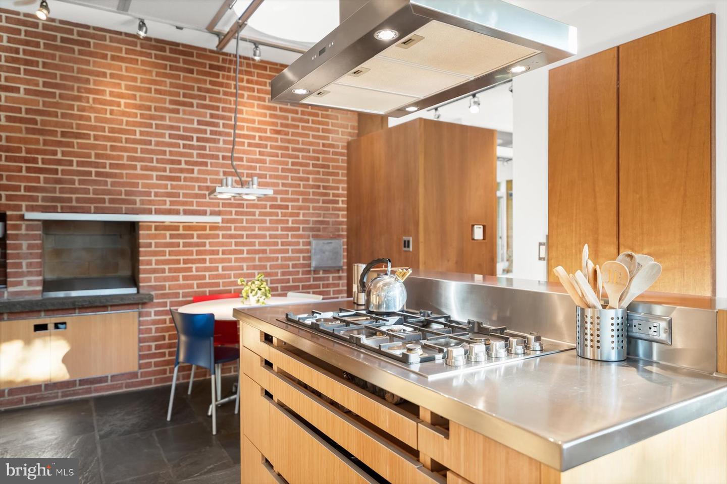 2533 N RIDGEVIEW RD, ARLINGTON, Virginia 22207, 6 Bedrooms Bedrooms, ,5 BathroomsBathrooms,Residential,For sale,2533 N RIDGEVIEW RD,VAAR2063684 MLS # VAAR2063684