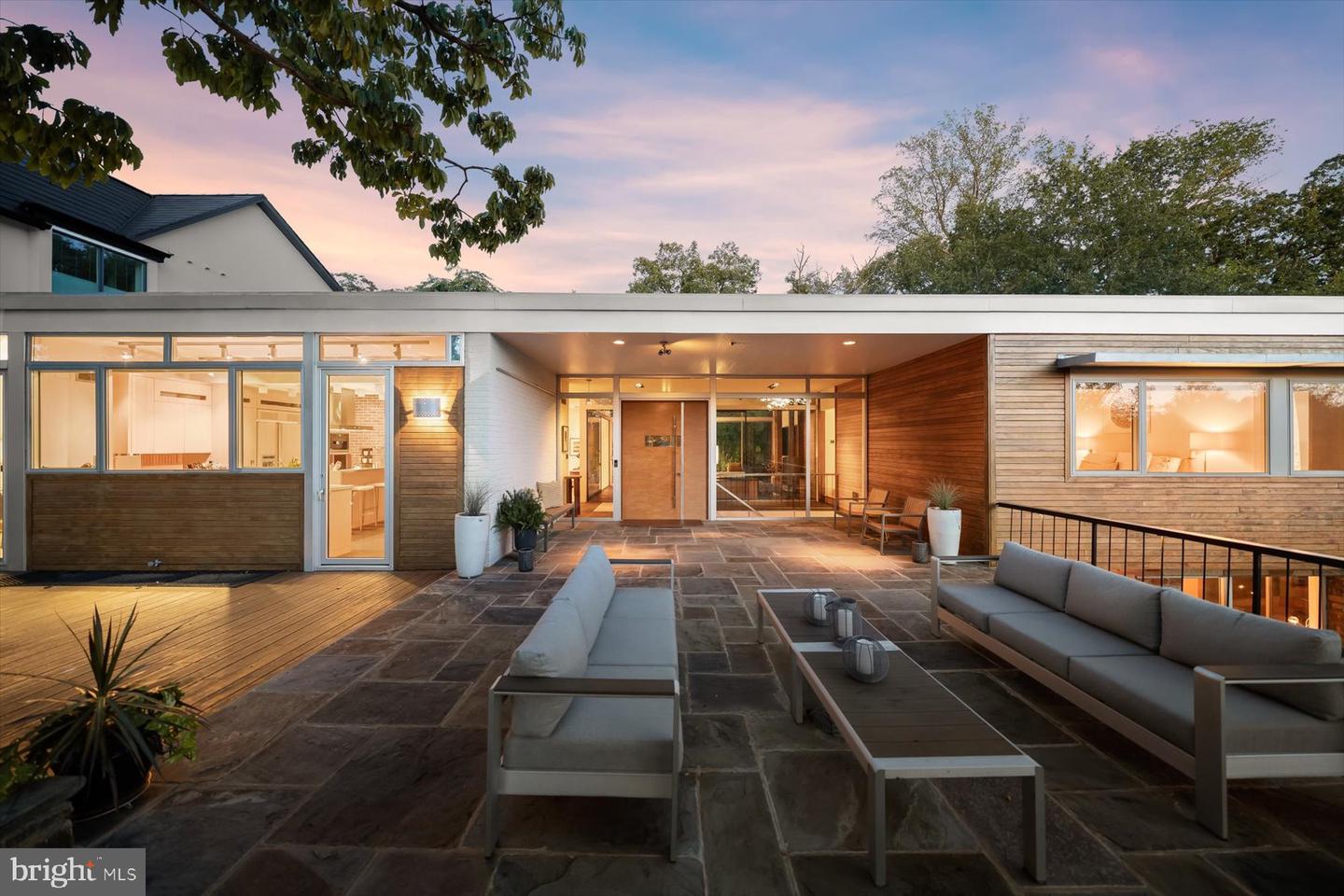 2533 N RIDGEVIEW RD, ARLINGTON, Virginia 22207, 6 Bedrooms Bedrooms, ,5 BathroomsBathrooms,Residential,For sale,2533 N RIDGEVIEW RD,VAAR2063684 MLS # VAAR2063684