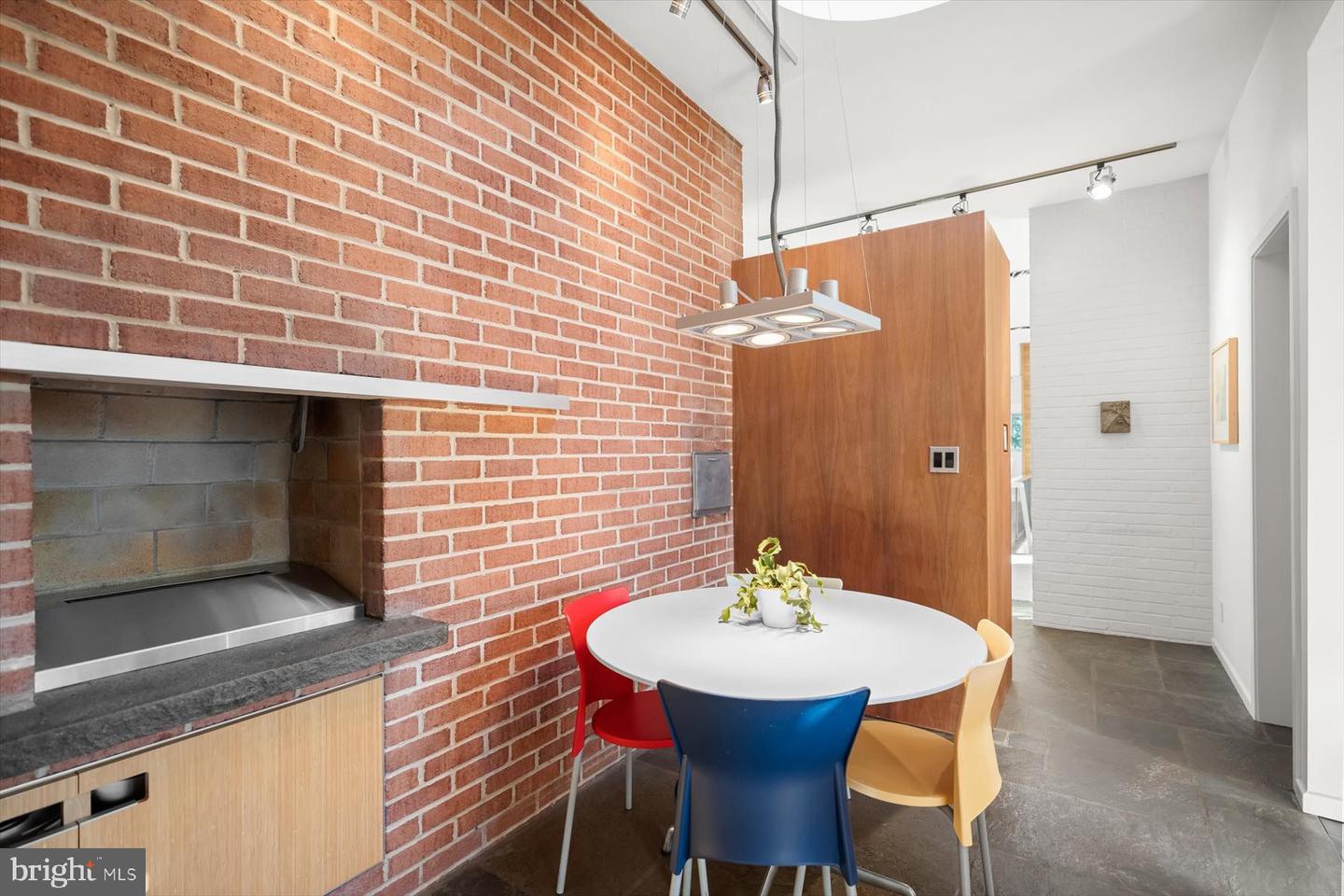 2533 N RIDGEVIEW RD, ARLINGTON, Virginia 22207, 6 Bedrooms Bedrooms, ,5 BathroomsBathrooms,Residential,For sale,2533 N RIDGEVIEW RD,VAAR2063684 MLS # VAAR2063684