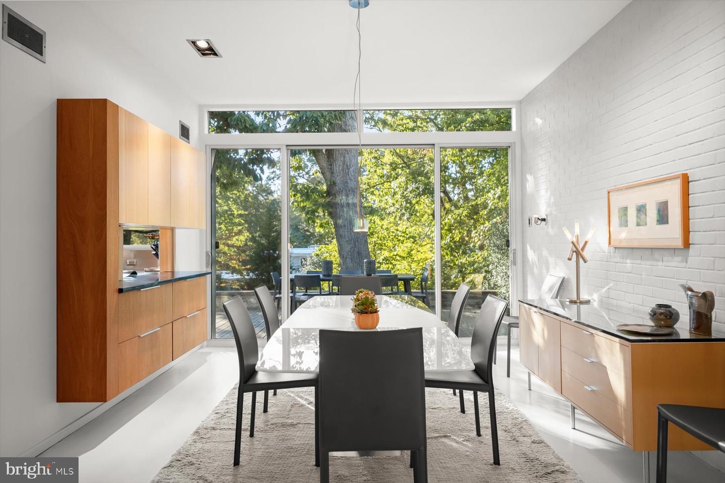 2533 N RIDGEVIEW RD, ARLINGTON, Virginia 22207, 6 Bedrooms Bedrooms, ,5 BathroomsBathrooms,Residential,For sale,2533 N RIDGEVIEW RD,VAAR2063684 MLS # VAAR2063684