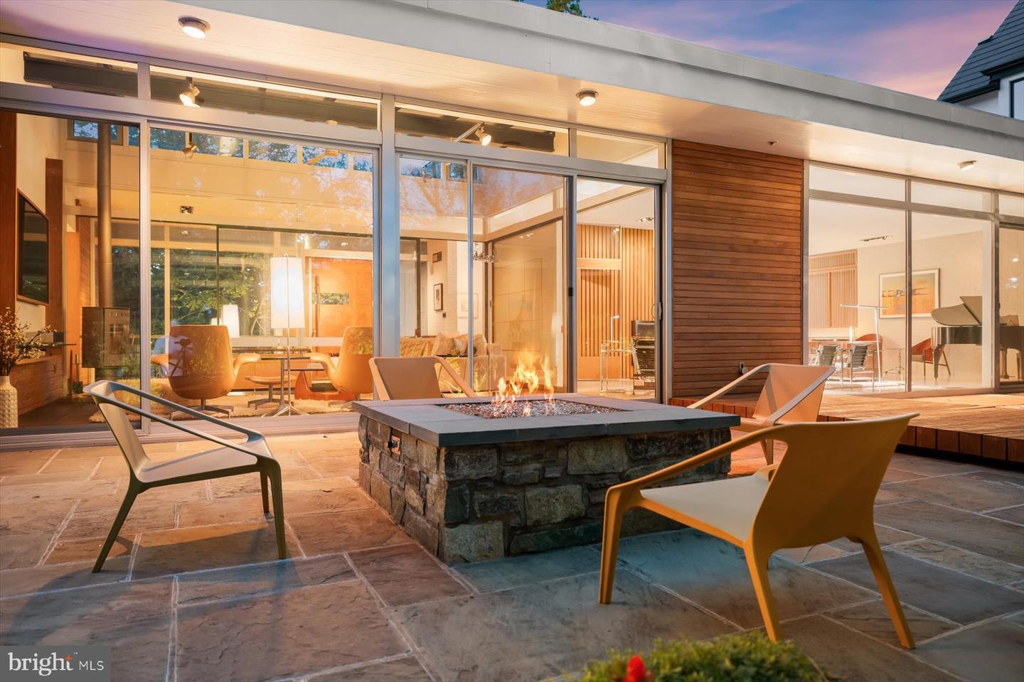 2533 N RIDGEVIEW RD, ARLINGTON, Virginia 22207, 6 Bedrooms Bedrooms, ,5 BathroomsBathrooms,Residential,For sale,2533 N RIDGEVIEW RD,VAAR2063684 MLS # VAAR2063684