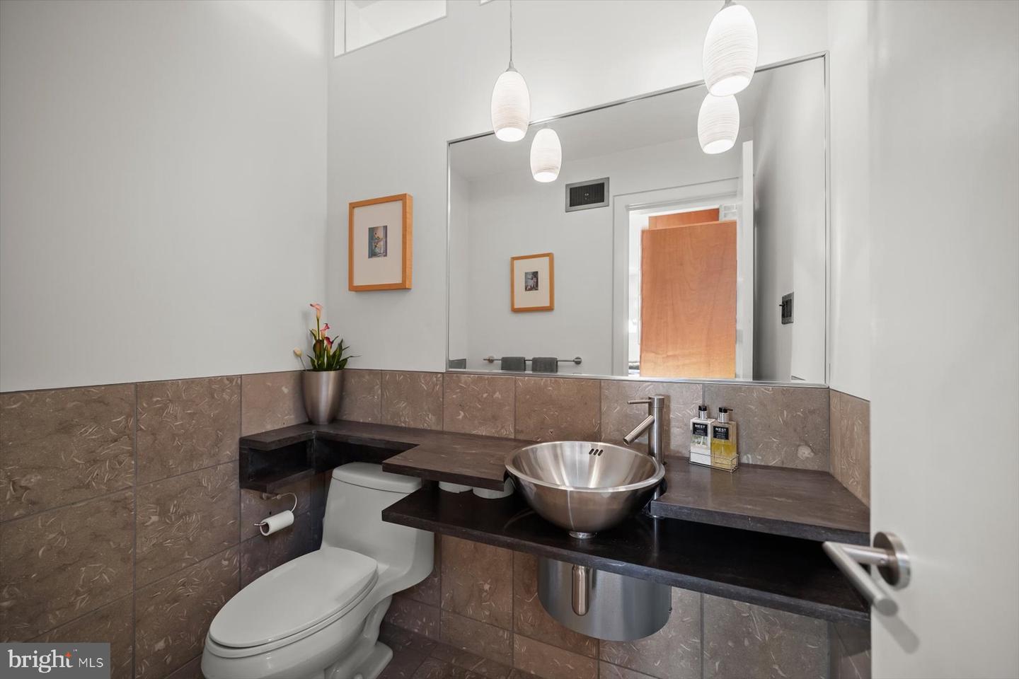 2533 N RIDGEVIEW RD, ARLINGTON, Virginia 22207, 6 Bedrooms Bedrooms, ,5 BathroomsBathrooms,Residential,For sale,2533 N RIDGEVIEW RD,VAAR2063684 MLS # VAAR2063684