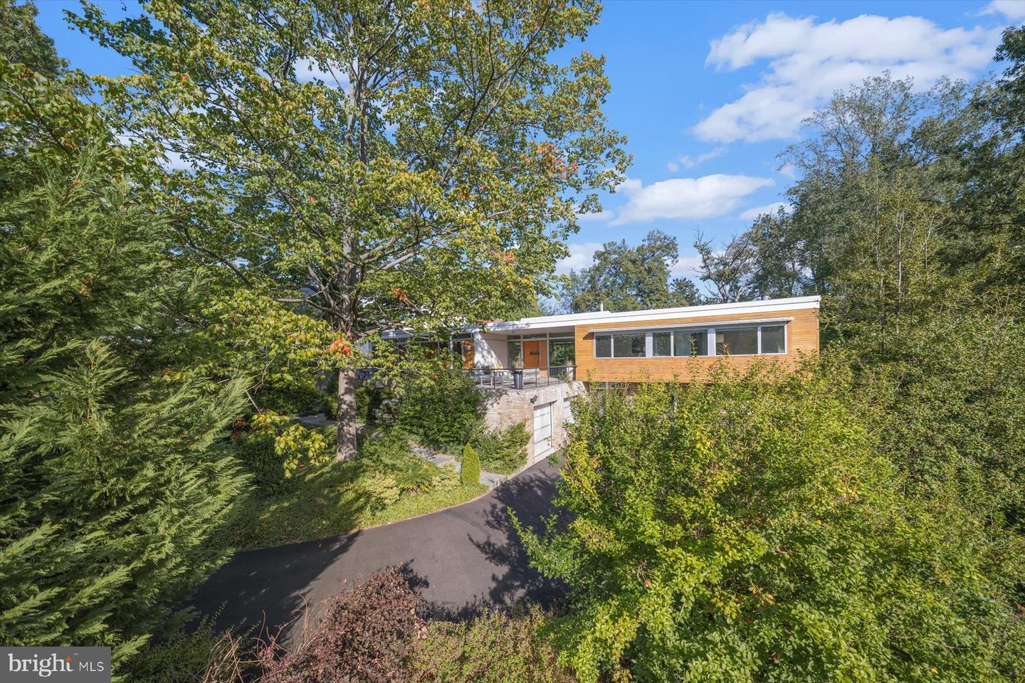 2533 N RIDGEVIEW RD, ARLINGTON, Virginia 22207, 6 Bedrooms Bedrooms, ,5 BathroomsBathrooms,Residential,For sale,2533 N RIDGEVIEW RD,VAAR2063684 MLS # VAAR2063684