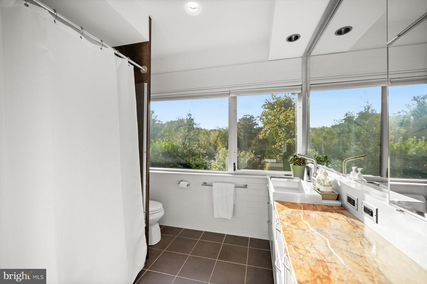 2533 N RIDGEVIEW RD, ARLINGTON, Virginia 22207, 6 Bedrooms Bedrooms, ,5 BathroomsBathrooms,Residential,For sale,2533 N RIDGEVIEW RD,VAAR2063684 MLS # VAAR2063684