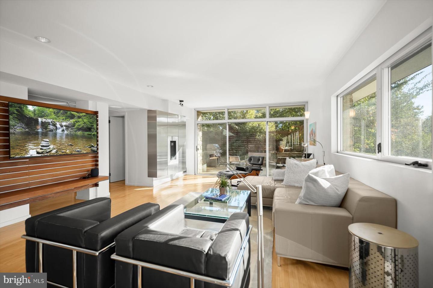 2533 N RIDGEVIEW RD, ARLINGTON, Virginia 22207, 6 Bedrooms Bedrooms, ,5 BathroomsBathrooms,Residential,For sale,2533 N RIDGEVIEW RD,VAAR2063684 MLS # VAAR2063684