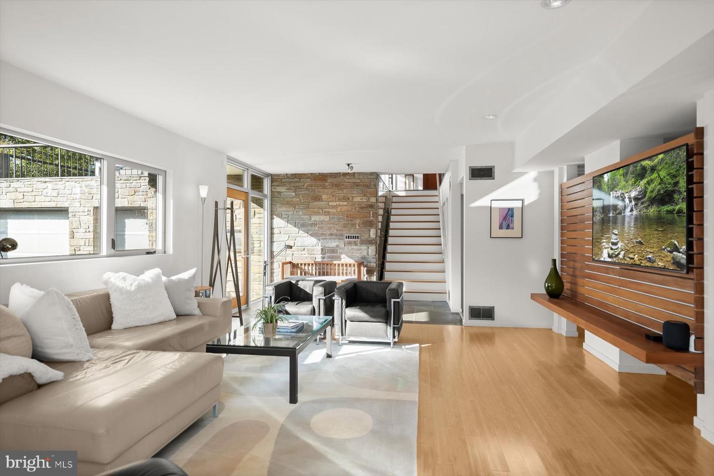 2533 N RIDGEVIEW RD, ARLINGTON, Virginia 22207, 6 Bedrooms Bedrooms, ,5 BathroomsBathrooms,Residential,For sale,2533 N RIDGEVIEW RD,VAAR2063684 MLS # VAAR2063684