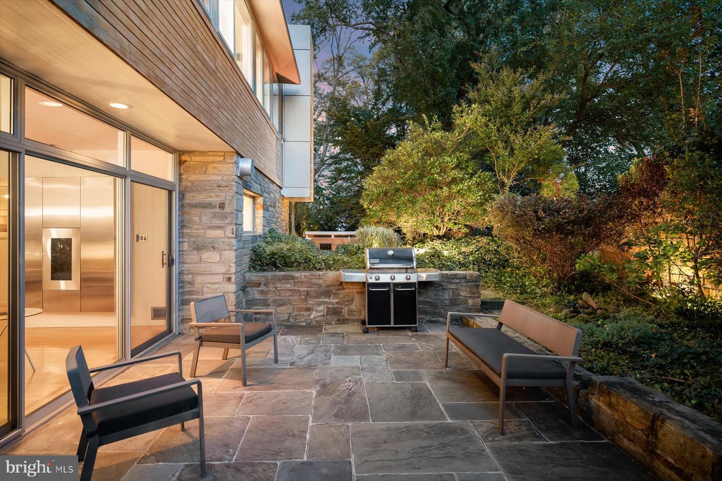 2533 N RIDGEVIEW RD, ARLINGTON, Virginia 22207, 6 Bedrooms Bedrooms, ,5 BathroomsBathrooms,Residential,For sale,2533 N RIDGEVIEW RD,VAAR2063684 MLS # VAAR2063684