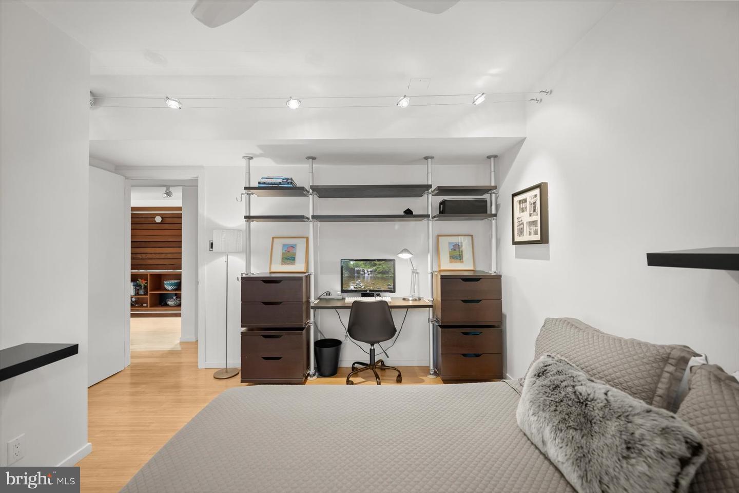 2533 N RIDGEVIEW RD, ARLINGTON, Virginia 22207, 6 Bedrooms Bedrooms, ,5 BathroomsBathrooms,Residential,For sale,2533 N RIDGEVIEW RD,VAAR2063684 MLS # VAAR2063684