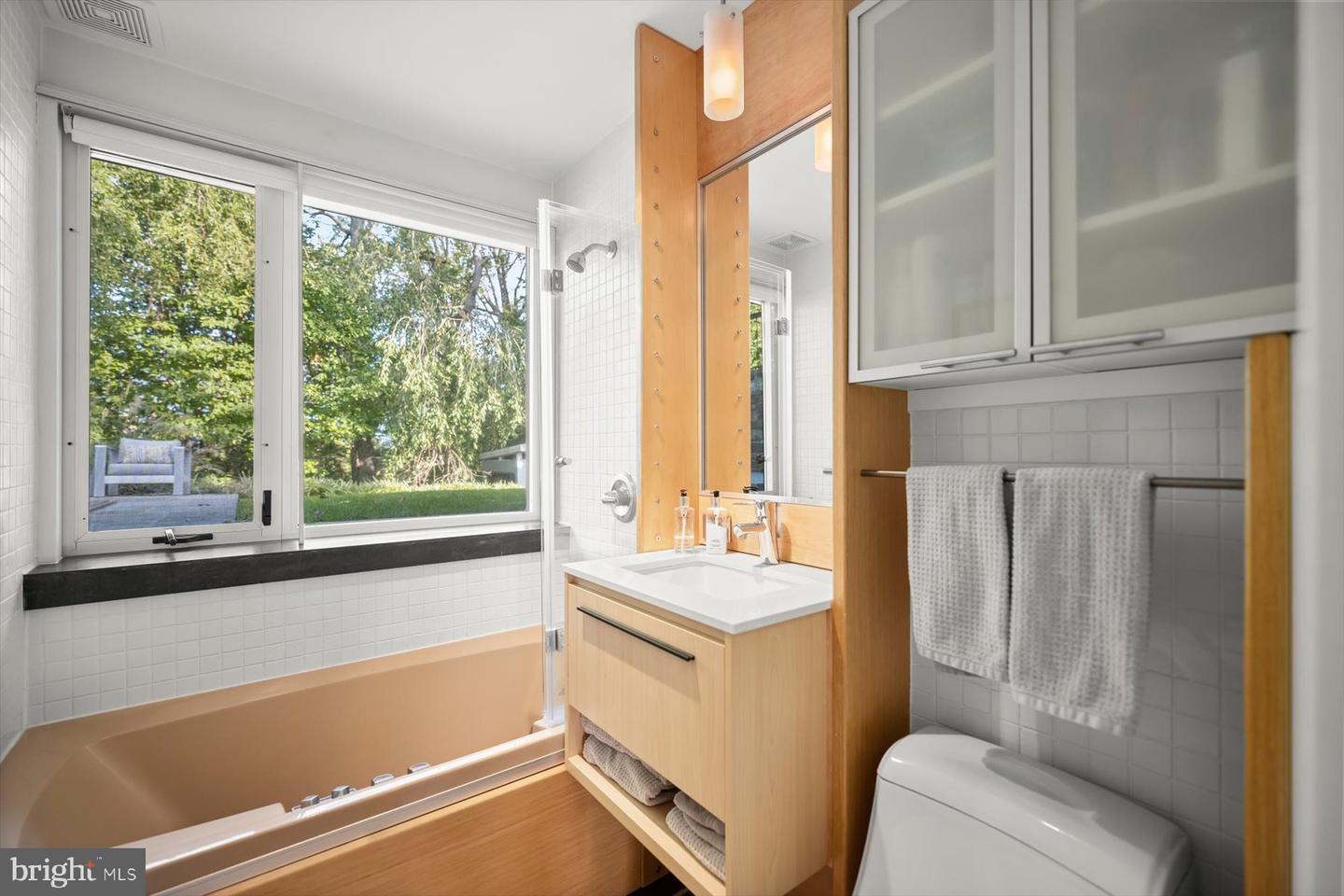 2533 N RIDGEVIEW RD, ARLINGTON, Virginia 22207, 6 Bedrooms Bedrooms, ,5 BathroomsBathrooms,Residential,For sale,2533 N RIDGEVIEW RD,VAAR2063684 MLS # VAAR2063684