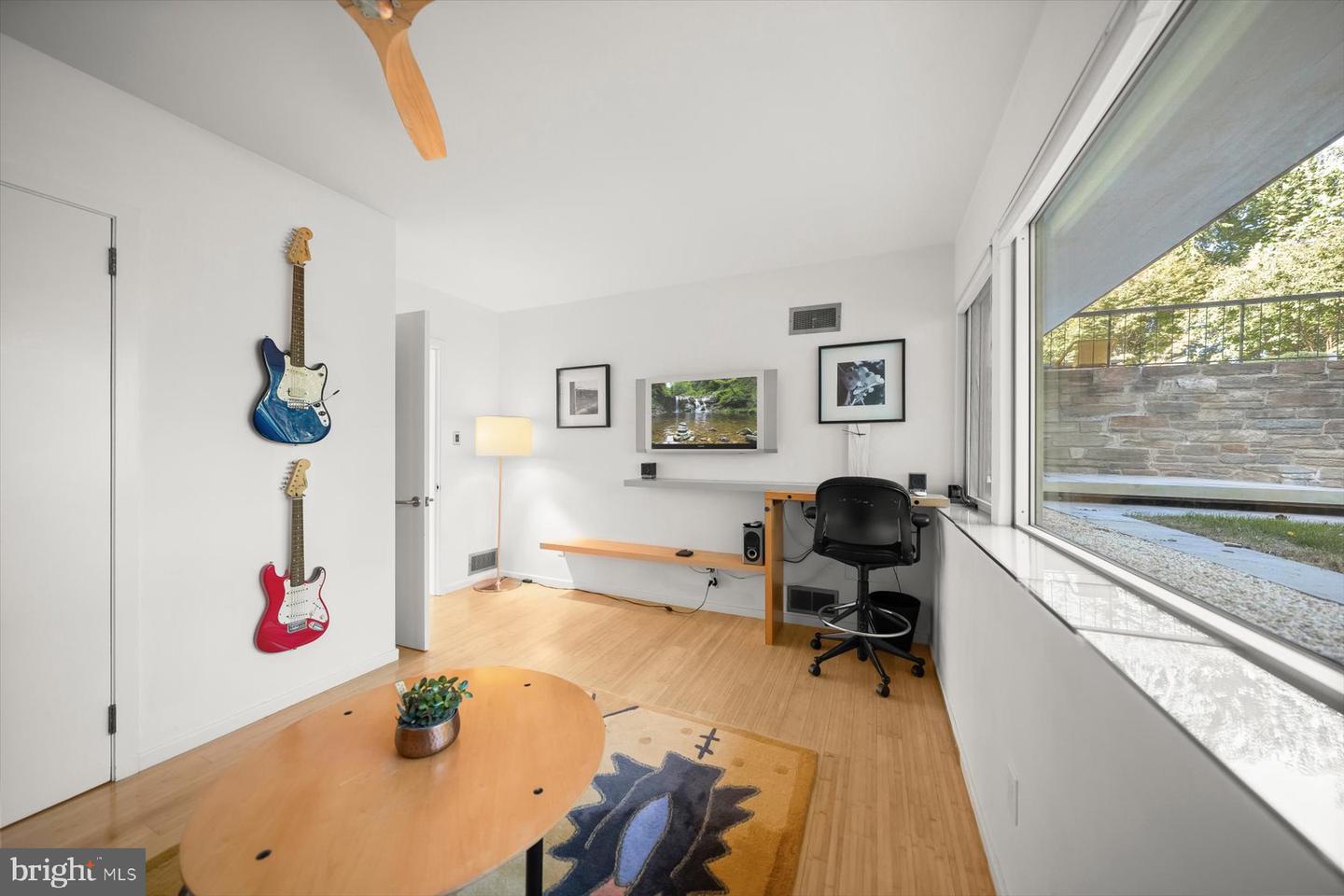 2533 N RIDGEVIEW RD, ARLINGTON, Virginia 22207, 6 Bedrooms Bedrooms, ,5 BathroomsBathrooms,Residential,For sale,2533 N RIDGEVIEW RD,VAAR2063684 MLS # VAAR2063684