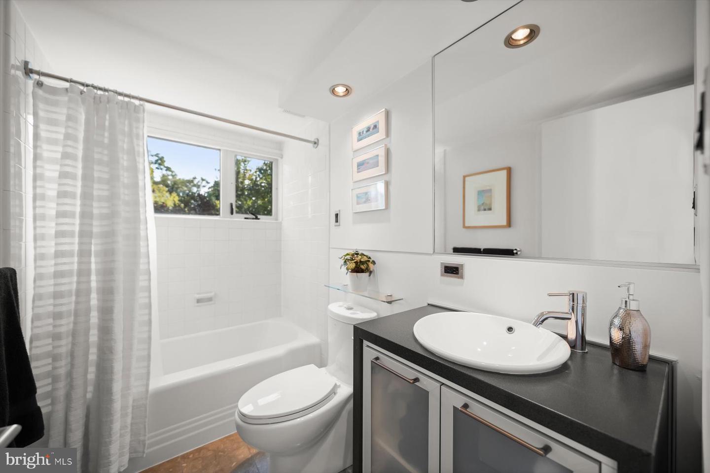 2533 N RIDGEVIEW RD, ARLINGTON, Virginia 22207, 6 Bedrooms Bedrooms, ,5 BathroomsBathrooms,Residential,For sale,2533 N RIDGEVIEW RD,VAAR2063684 MLS # VAAR2063684