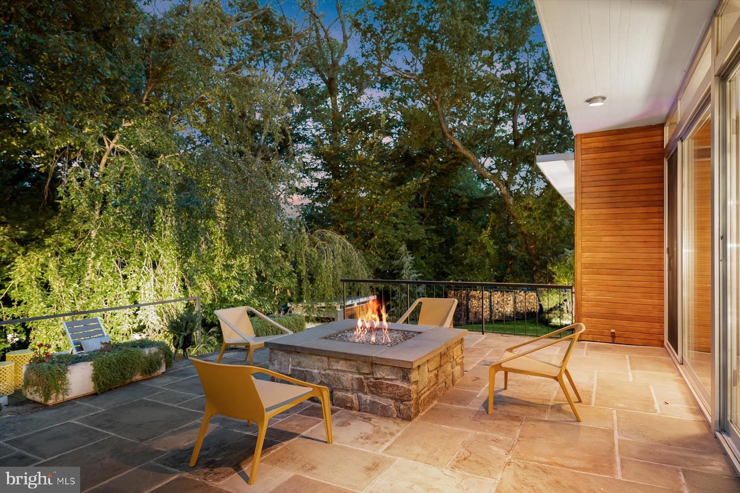 2533 N RIDGEVIEW RD, ARLINGTON, Virginia 22207, 6 Bedrooms Bedrooms, ,5 BathroomsBathrooms,Residential,For sale,2533 N RIDGEVIEW RD,VAAR2063684 MLS # VAAR2063684