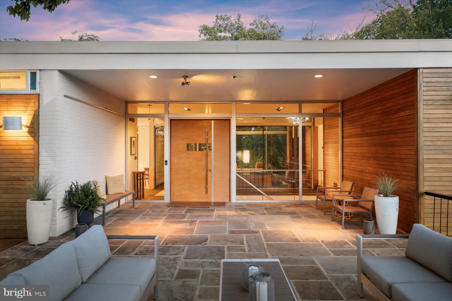 2533 N RIDGEVIEW RD, ARLINGTON, Virginia 22207, 6 Bedrooms Bedrooms, ,5 BathroomsBathrooms,Residential,For sale,2533 N RIDGEVIEW RD,VAAR2063684 MLS # VAAR2063684