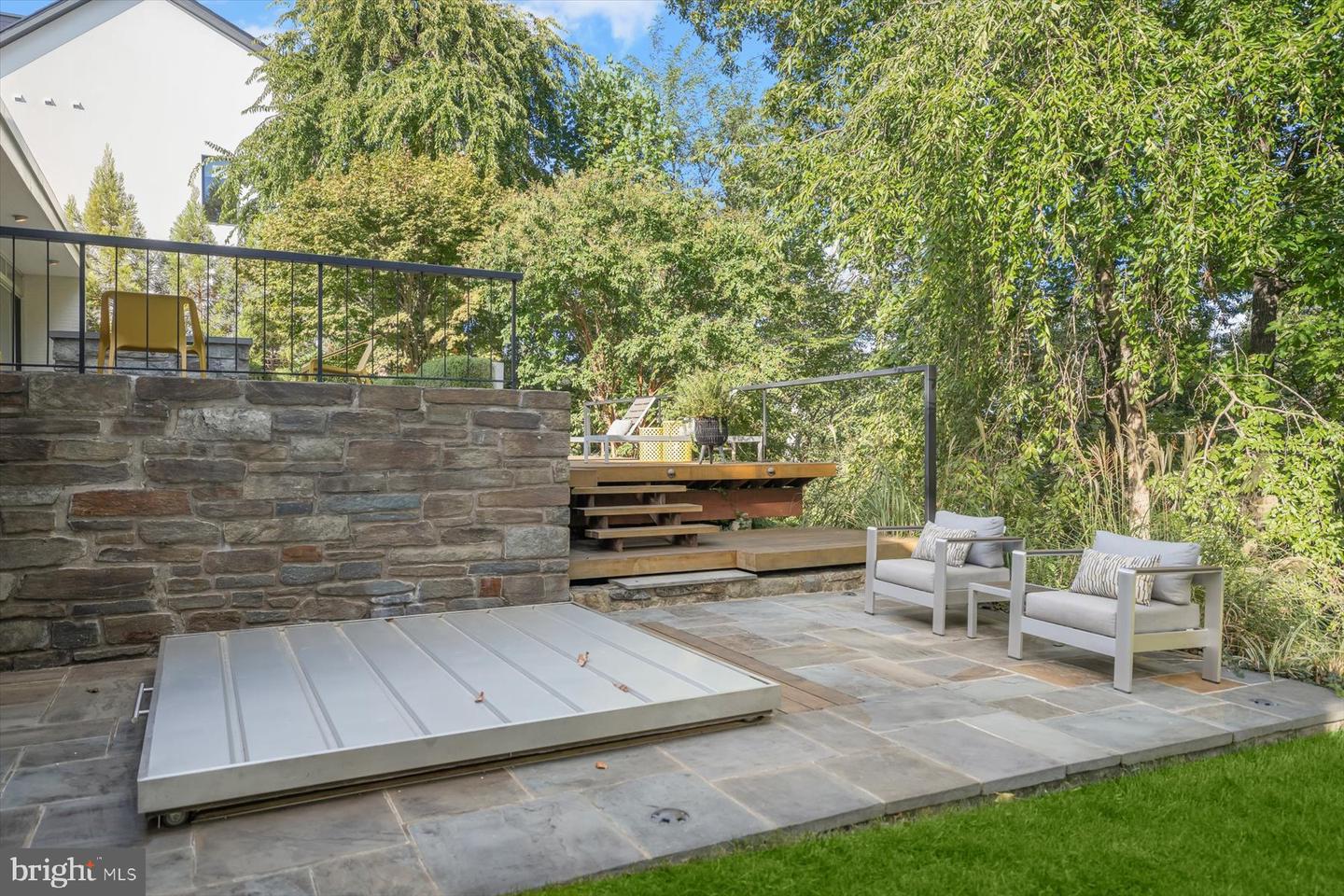 2533 N RIDGEVIEW RD, ARLINGTON, Virginia 22207, 6 Bedrooms Bedrooms, ,5 BathroomsBathrooms,Residential,For sale,2533 N RIDGEVIEW RD,VAAR2063684 MLS # VAAR2063684