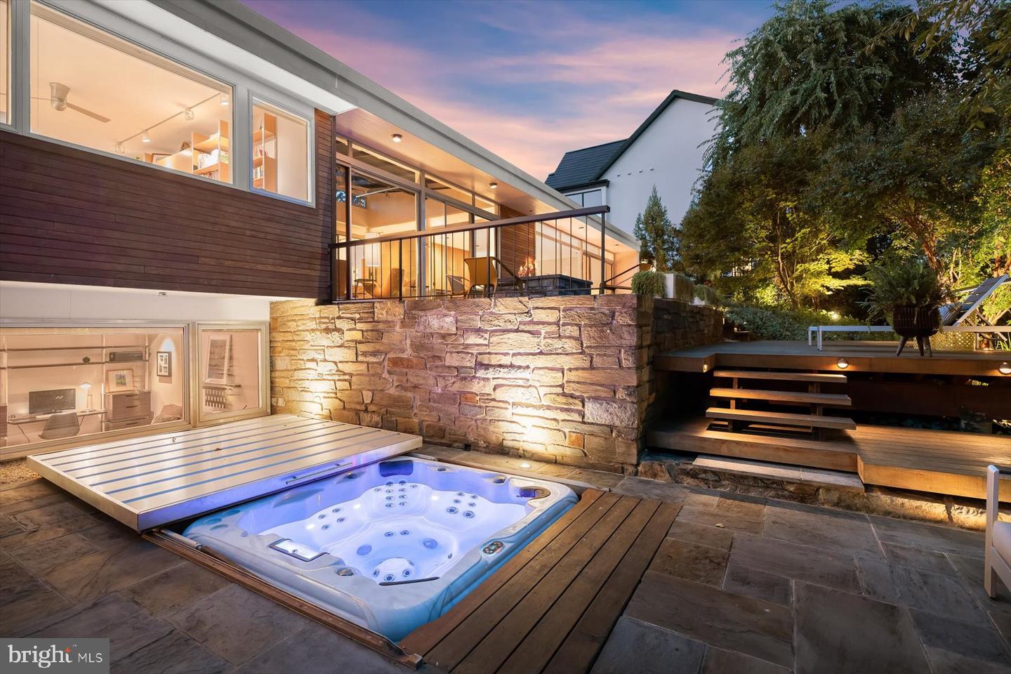 2533 N RIDGEVIEW RD, ARLINGTON, Virginia 22207, 6 Bedrooms Bedrooms, ,5 BathroomsBathrooms,Residential,For sale,2533 N RIDGEVIEW RD,VAAR2063684 MLS # VAAR2063684