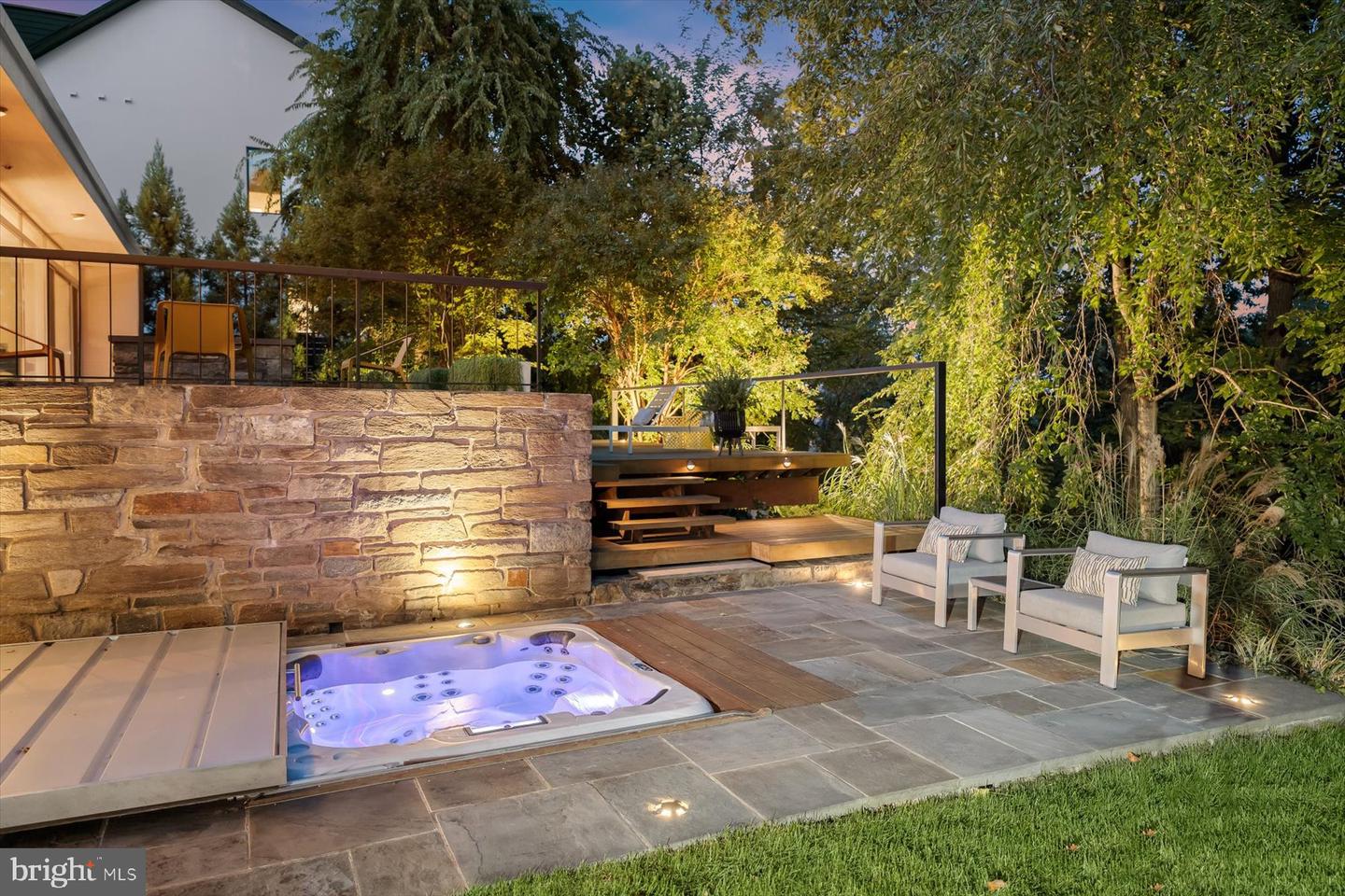 2533 N RIDGEVIEW RD, ARLINGTON, Virginia 22207, 6 Bedrooms Bedrooms, ,5 BathroomsBathrooms,Residential,For sale,2533 N RIDGEVIEW RD,VAAR2063684 MLS # VAAR2063684