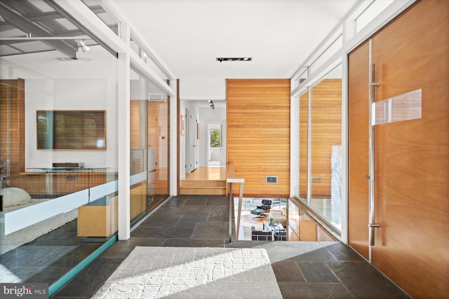 2533 N RIDGEVIEW RD, ARLINGTON, Virginia 22207, 6 Bedrooms Bedrooms, ,5 BathroomsBathrooms,Residential,For sale,2533 N RIDGEVIEW RD,VAAR2063684 MLS # VAAR2063684