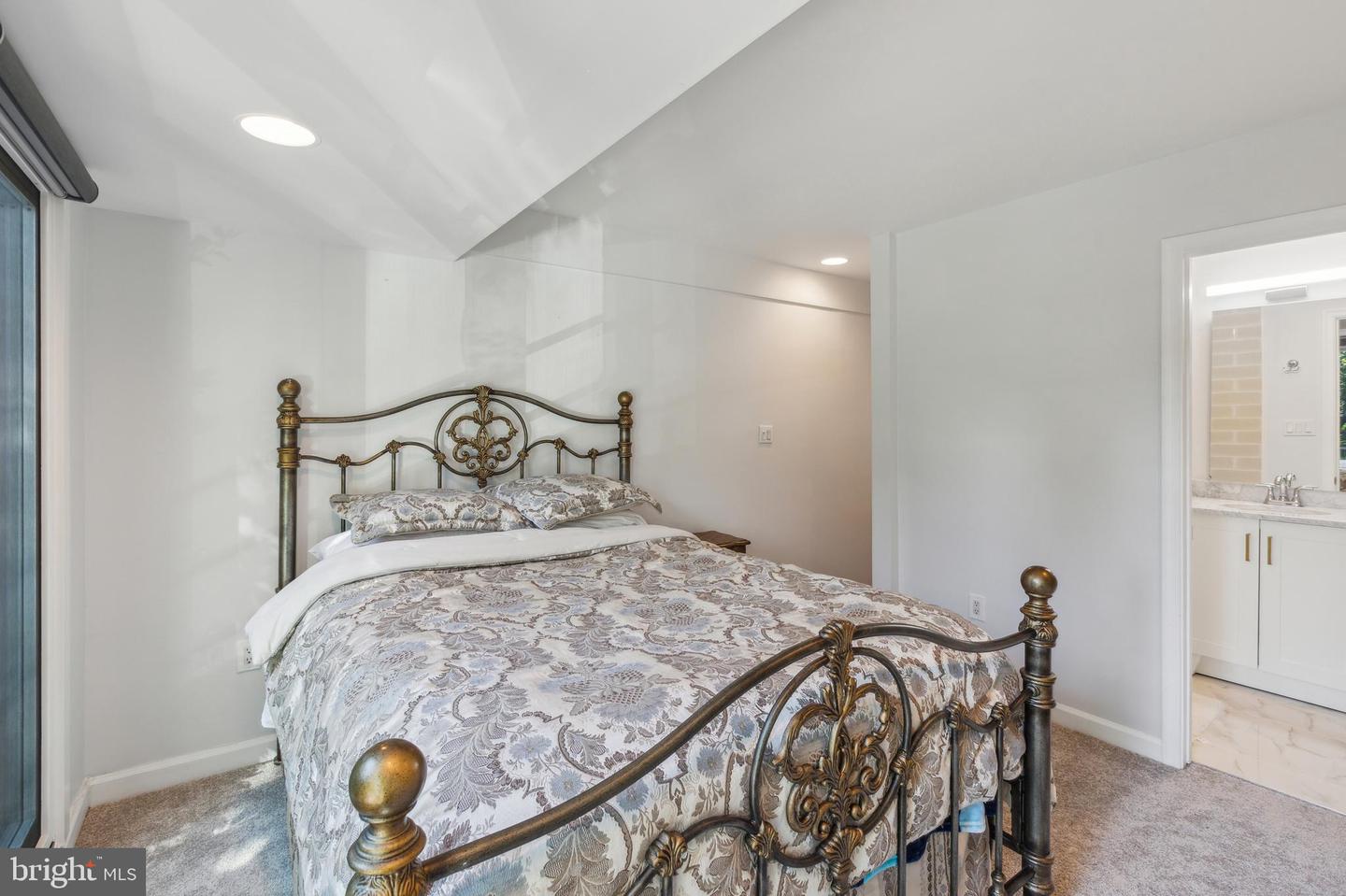 2519 I ST NW #1, WASHINGTON, District Of Columbia 20037, 2 Bedrooms Bedrooms, ,2 BathroomsBathrooms,Residential,For sale,2519 I ST NW #1,DCDC2223398 MLS # DCDC2223398