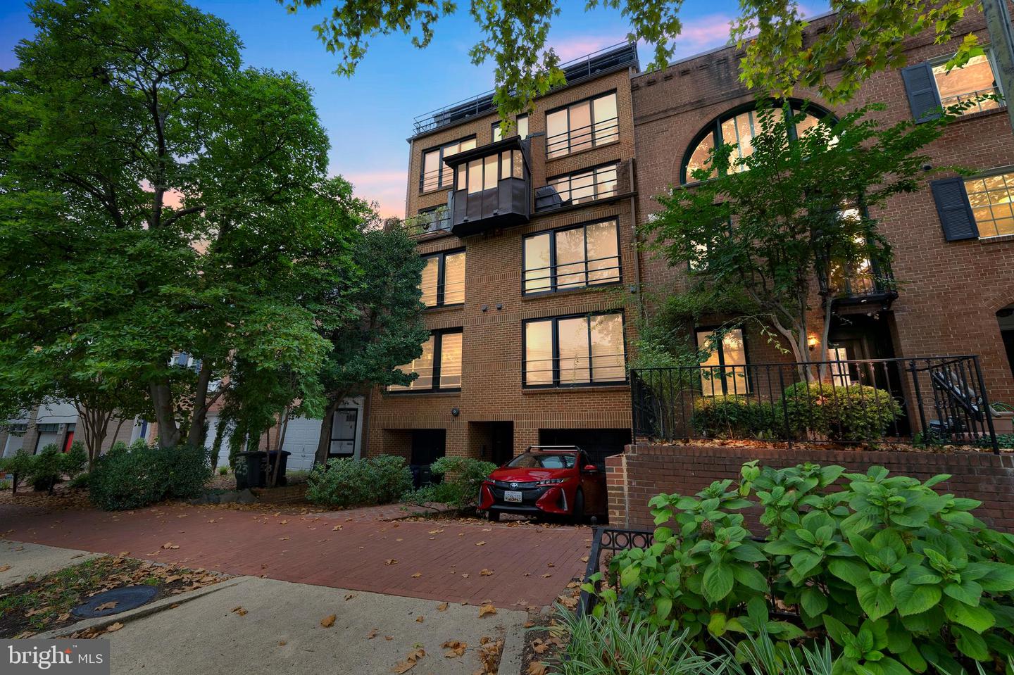 2519 I ST NW #1, WASHINGTON, District Of Columbia 20037, 2 Bedrooms Bedrooms, ,2 BathroomsBathrooms,Residential,For sale,2519 I ST NW #1,DCDC2223398 MLS # DCDC2223398