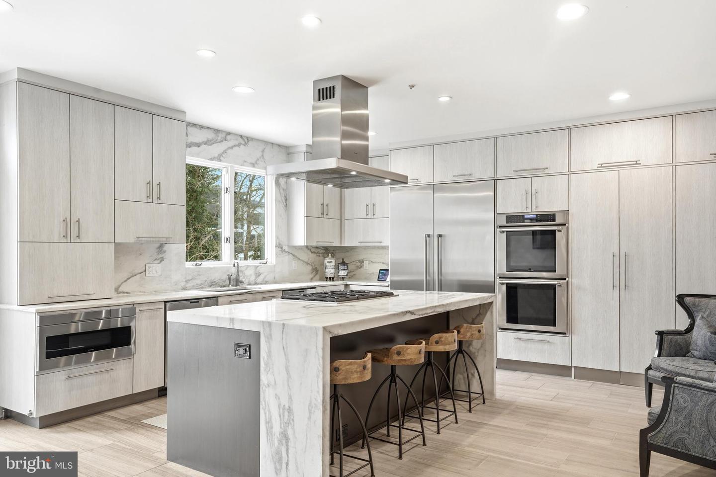 6035 CRIMSON CT, MCLEAN, Virginia 22101, 6 Bedrooms Bedrooms, ,5 BathroomsBathrooms,Residential,For sale,6035 CRIMSON CT,VAFX2278864 MLS # VAFX2278864