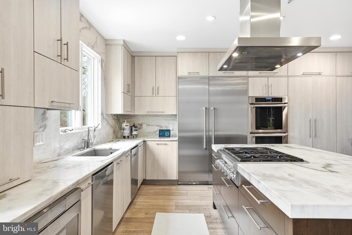 6035 CRIMSON CT, MCLEAN, Virginia 22101, 6 Bedrooms Bedrooms, ,5 BathroomsBathrooms,Residential,For sale,6035 CRIMSON CT,VAFX2278864 MLS # VAFX2278864