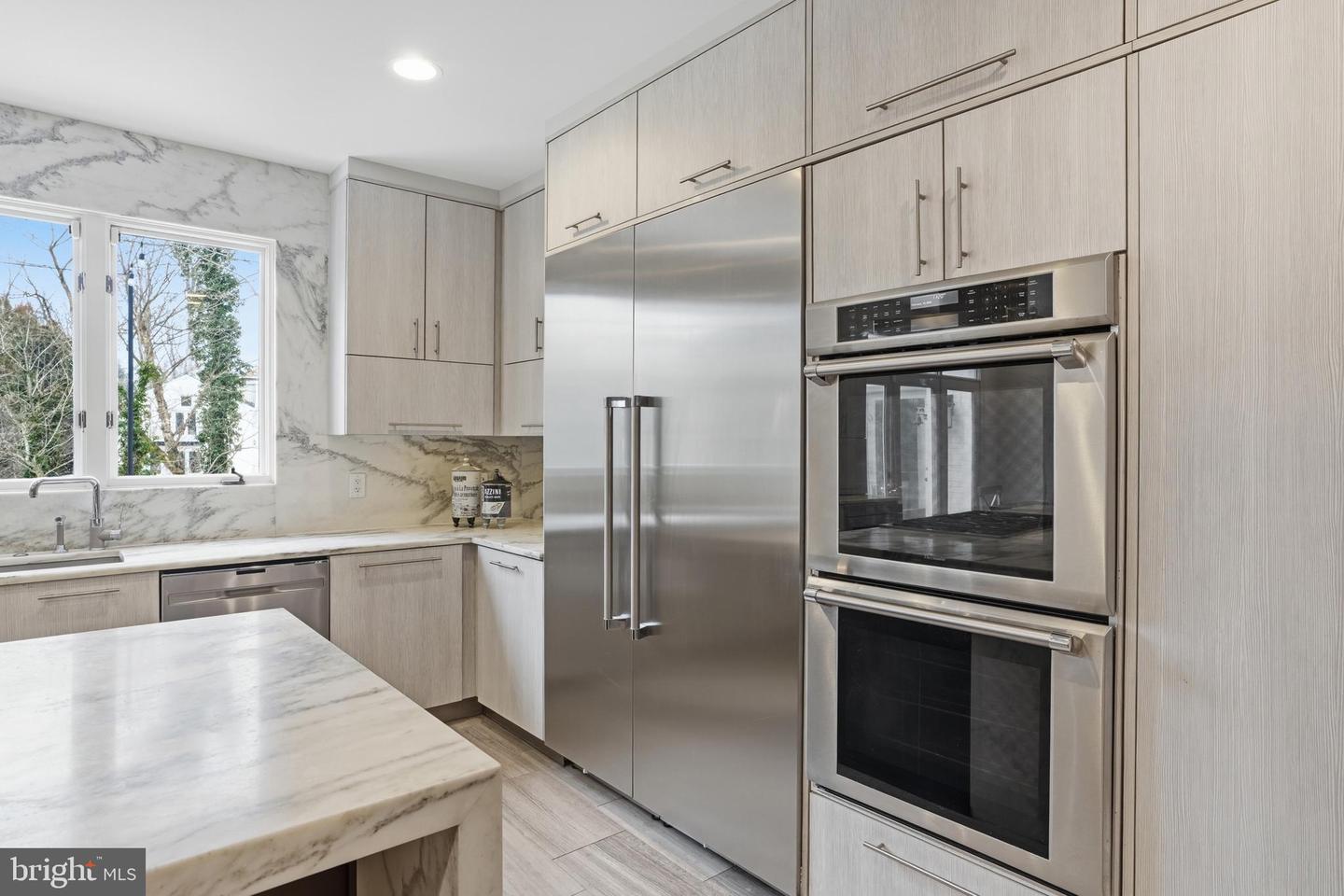 6035 CRIMSON CT, MCLEAN, Virginia 22101, 6 Bedrooms Bedrooms, ,5 BathroomsBathrooms,Residential,For sale,6035 CRIMSON CT,VAFX2278864 MLS # VAFX2278864