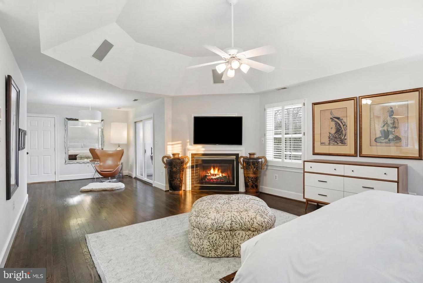 6035 CRIMSON CT, MCLEAN, Virginia 22101, 6 Bedrooms Bedrooms, ,5 BathroomsBathrooms,Residential,For sale,6035 CRIMSON CT,VAFX2278864 MLS # VAFX2278864