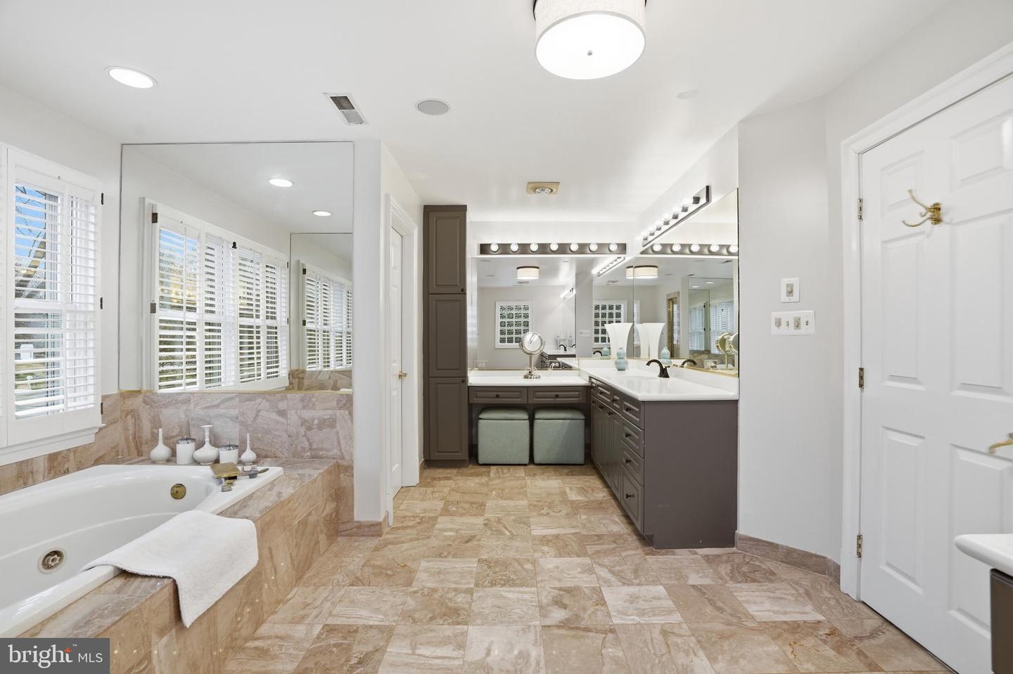 6035 CRIMSON CT, MCLEAN, Virginia 22101, 6 Bedrooms Bedrooms, ,5 BathroomsBathrooms,Residential,For sale,6035 CRIMSON CT,VAFX2278864 MLS # VAFX2278864