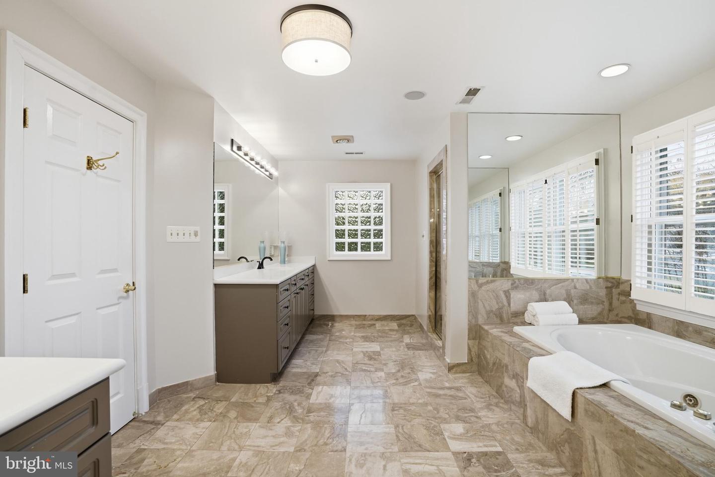 6035 CRIMSON CT, MCLEAN, Virginia 22101, 6 Bedrooms Bedrooms, ,5 BathroomsBathrooms,Residential,For sale,6035 CRIMSON CT,VAFX2278864 MLS # VAFX2278864