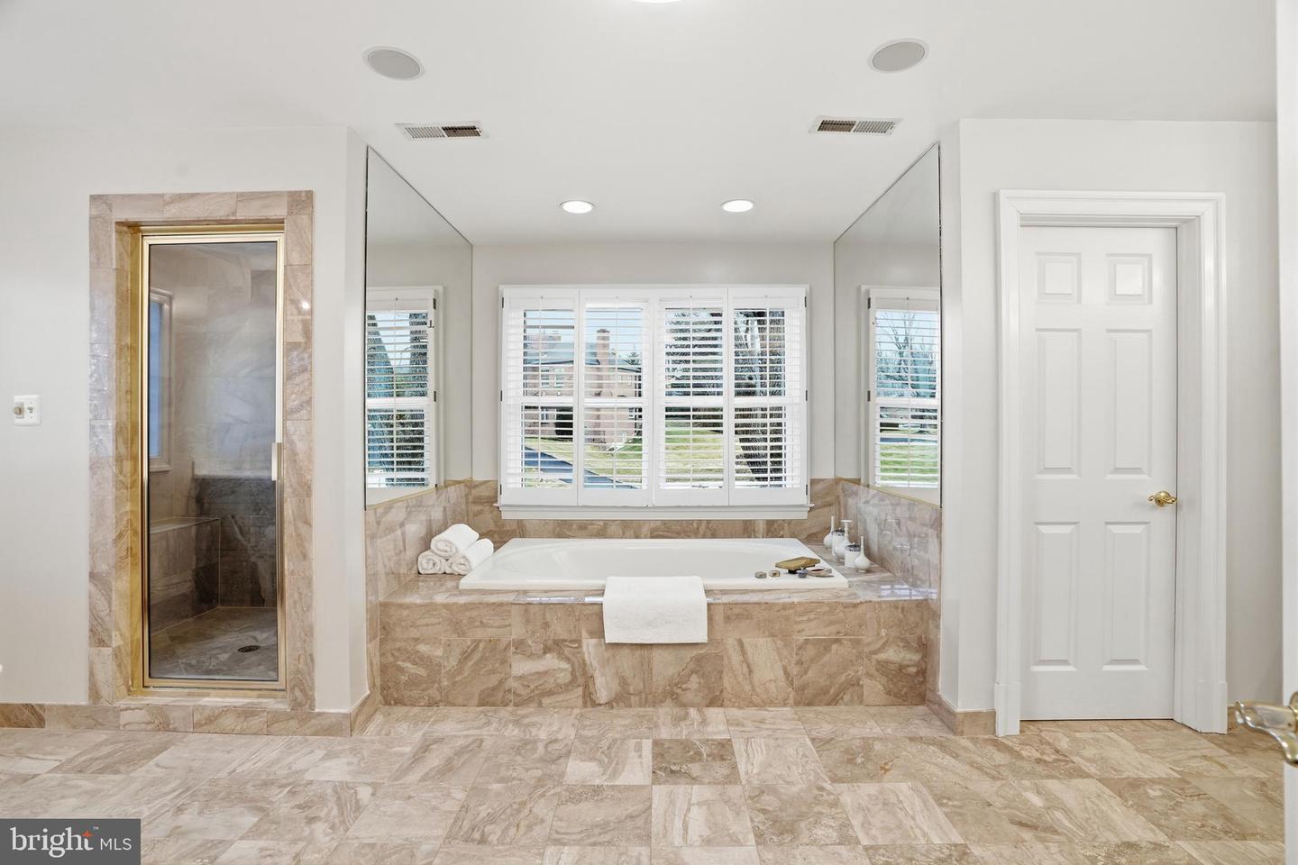 6035 CRIMSON CT, MCLEAN, Virginia 22101, 6 Bedrooms Bedrooms, ,5 BathroomsBathrooms,Residential,For sale,6035 CRIMSON CT,VAFX2278864 MLS # VAFX2278864