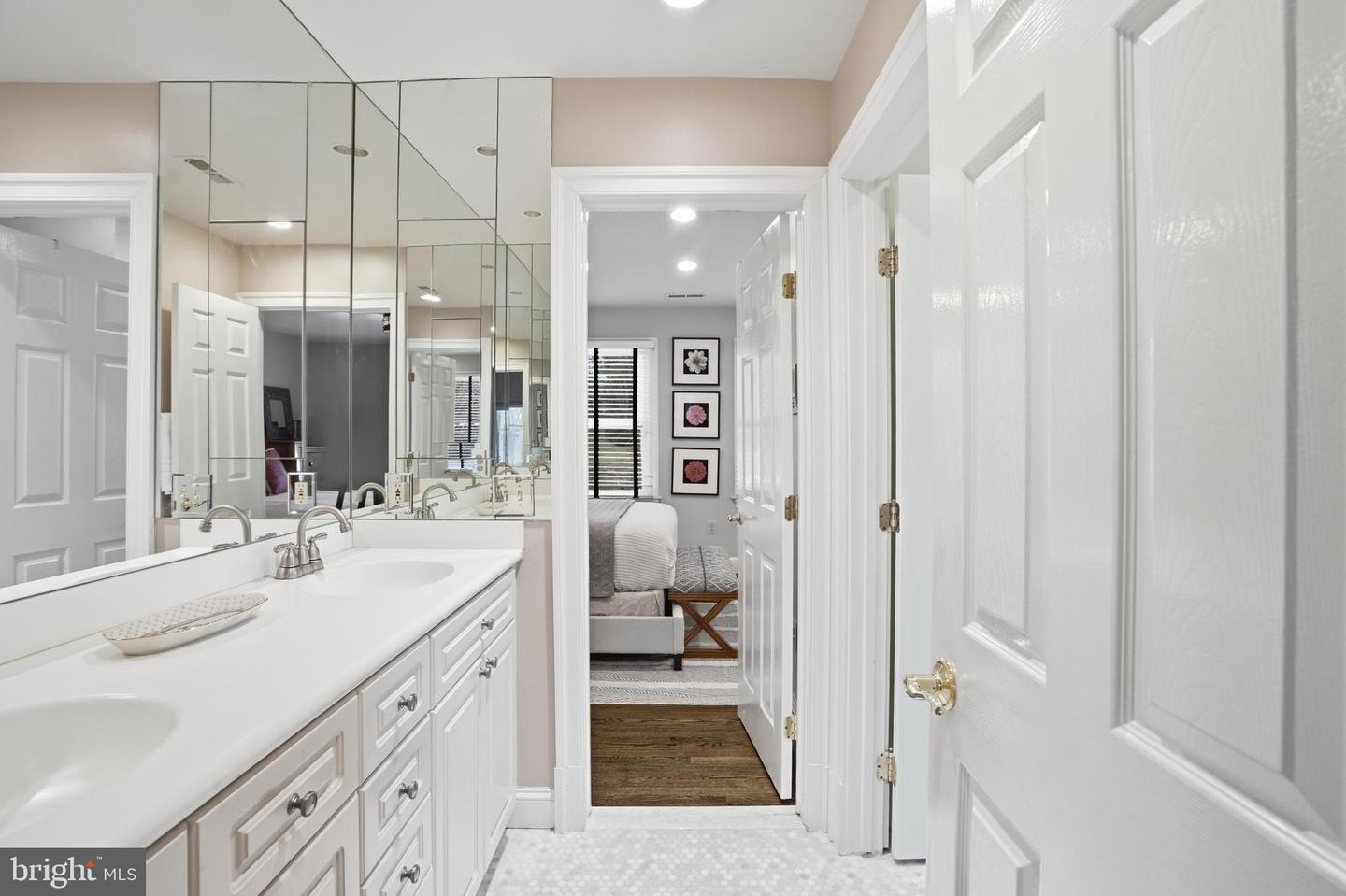 6035 CRIMSON CT, MCLEAN, Virginia 22101, 6 Bedrooms Bedrooms, ,5 BathroomsBathrooms,Residential,For sale,6035 CRIMSON CT,VAFX2278864 MLS # VAFX2278864